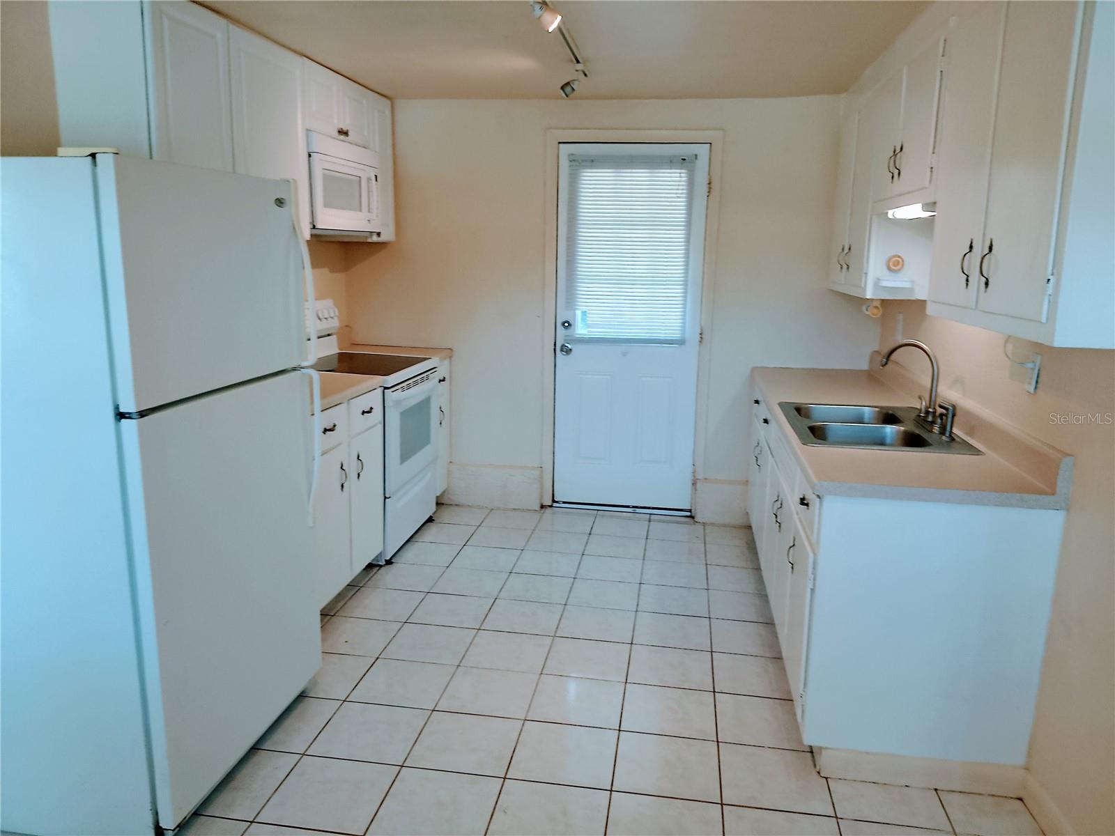 385 PELICAN RD, VENICE, FL — photo 8