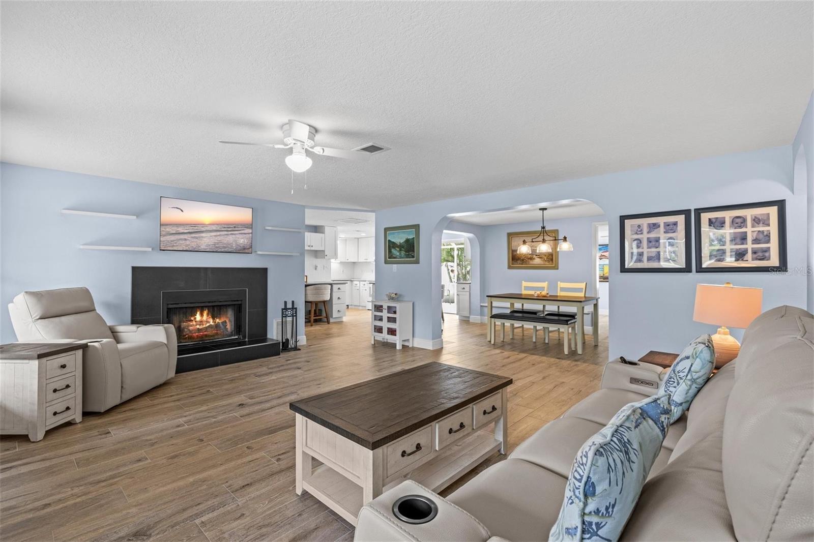 210 WISTERIA RD, VENICE, FL — photo 2