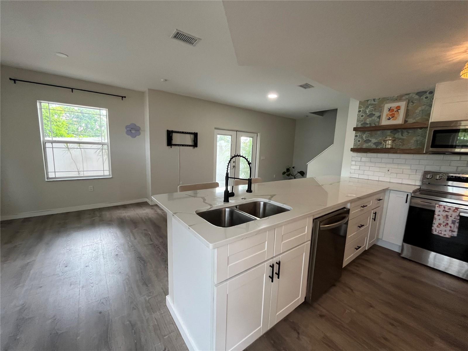 4326 TYLER CIR N, ST PETERSBURG, FL — photo 26