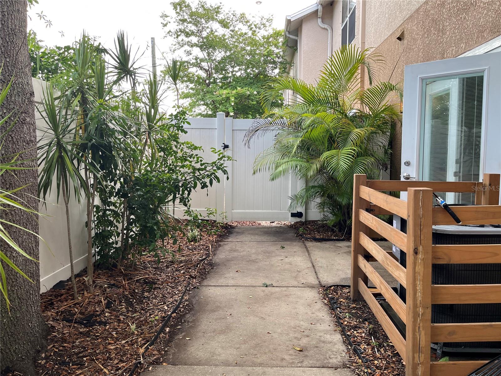 4326 TYLER CIR N, ST PETERSBURG, FL — photo 38