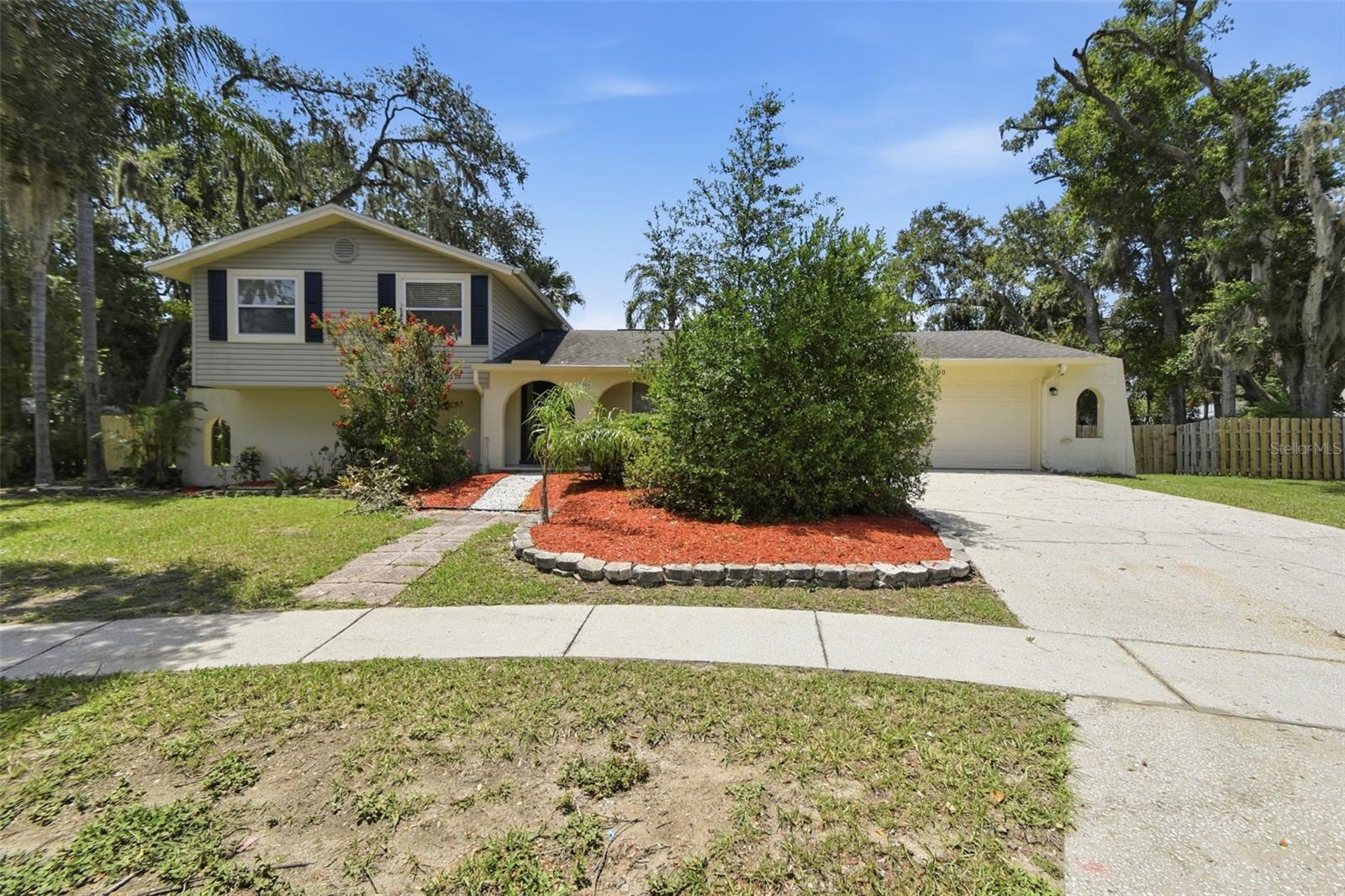 1200 LAKE VALRICO LN, VALRICO, FL