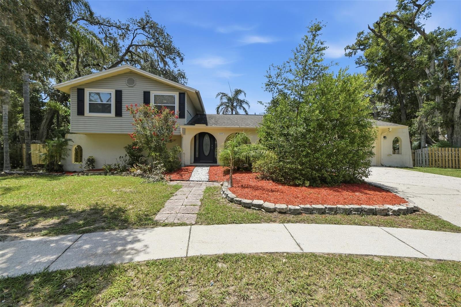 1200 LAKE VALRICO LN, VALRICO, FL — photo 2