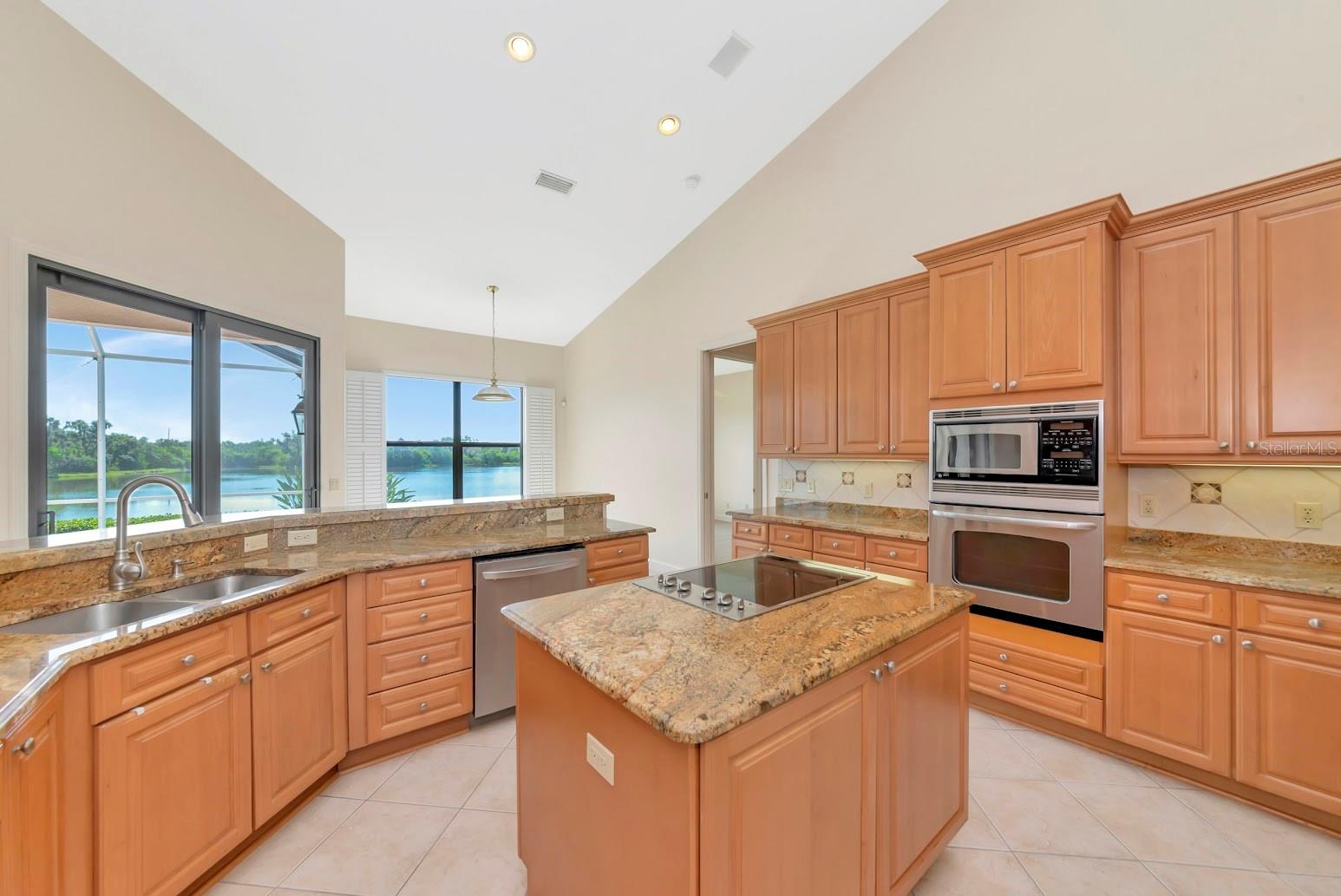 2012 ISLAND ESTATES DR, PARRISH, FL — photo 8