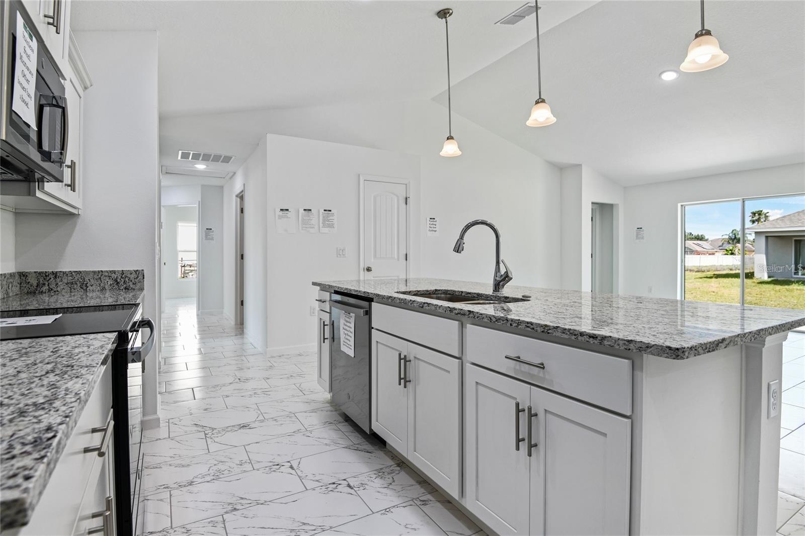 562 MARICOPA DR, KISSIMMEE, FL — photo 2