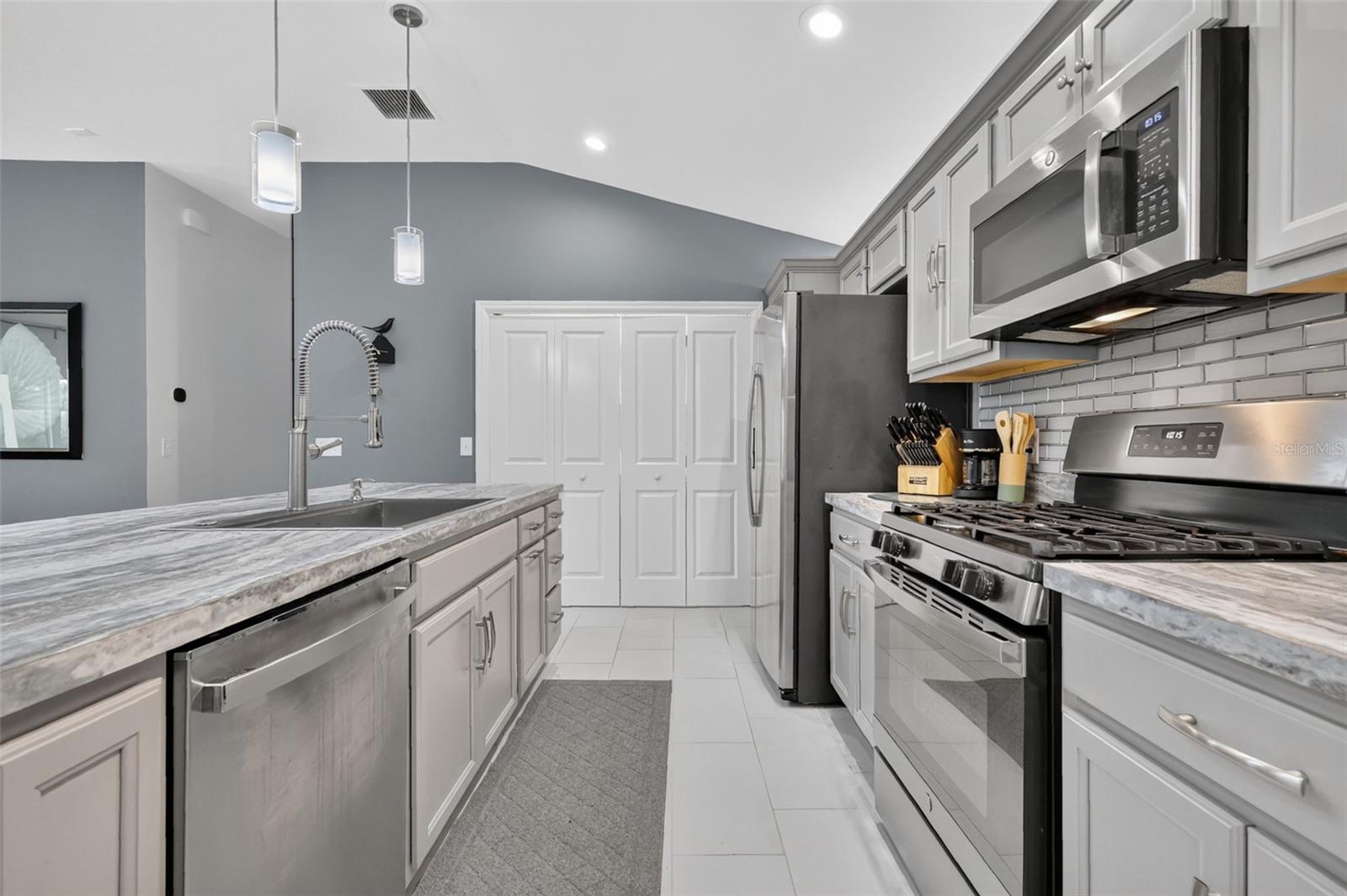 6033 TOMPKINS ST, THE VILLAGES, FL — photo 8