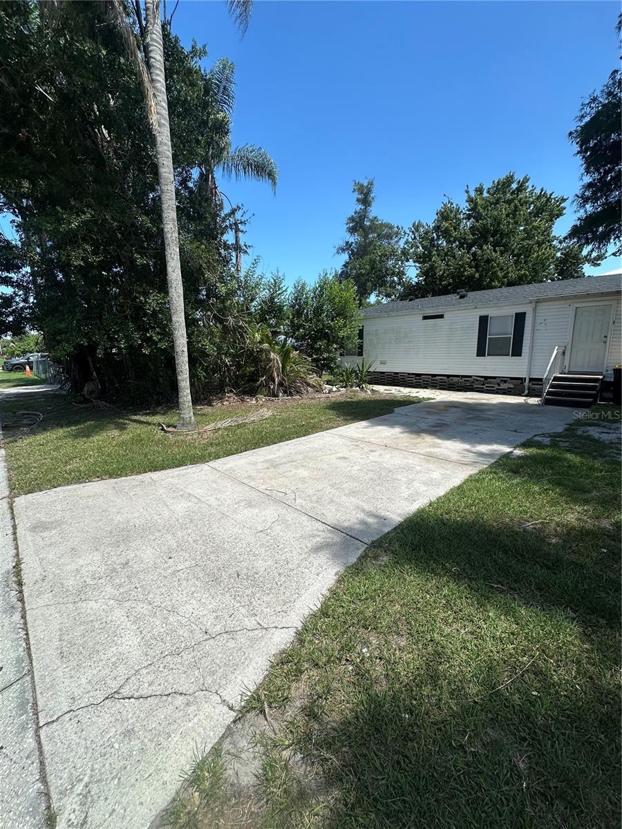 2594 MCINTOSH DR, LAKELAND, FL — photo 2