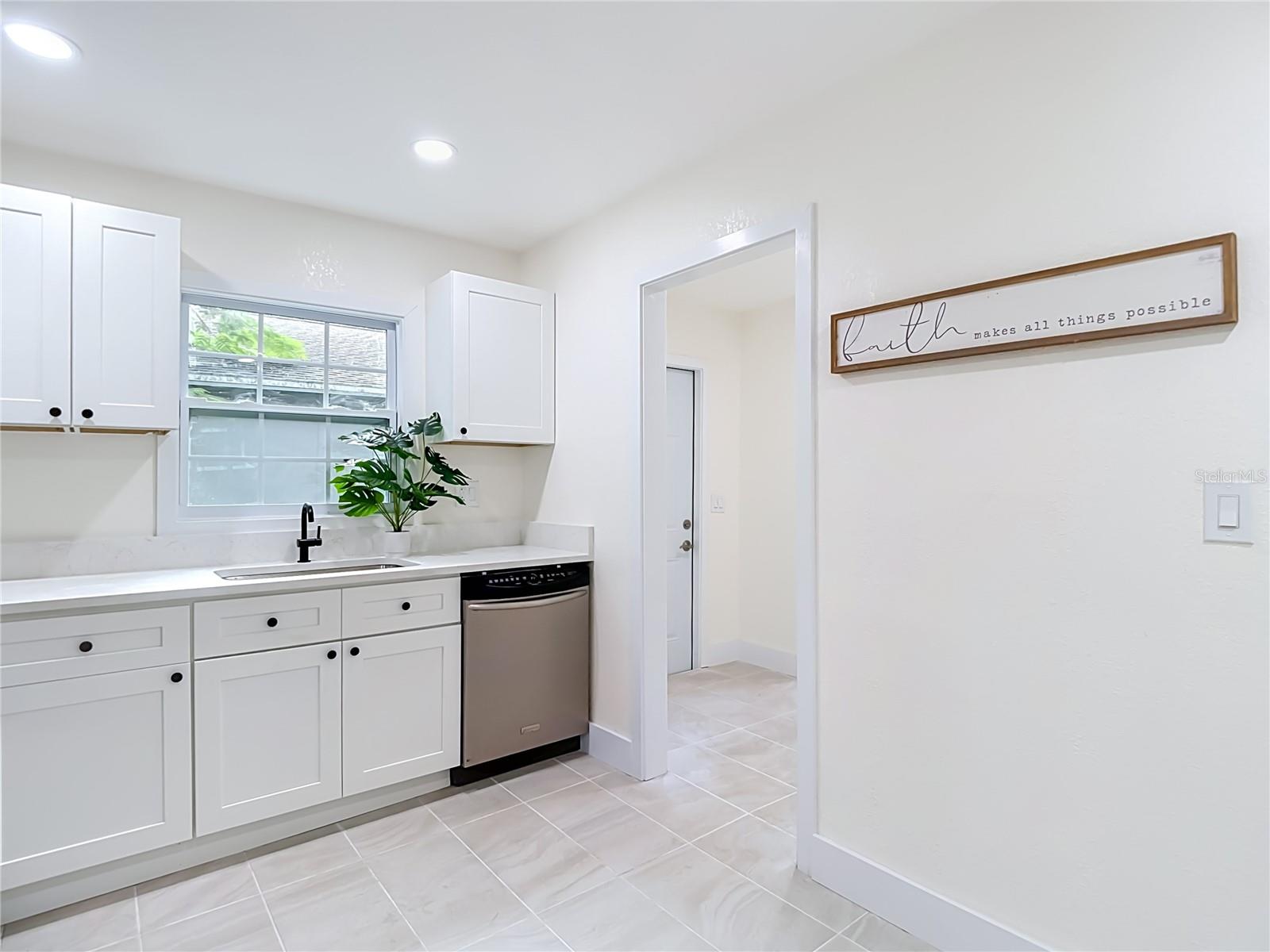 8010 N 13TH ST, TAMPA, FL — photo 10