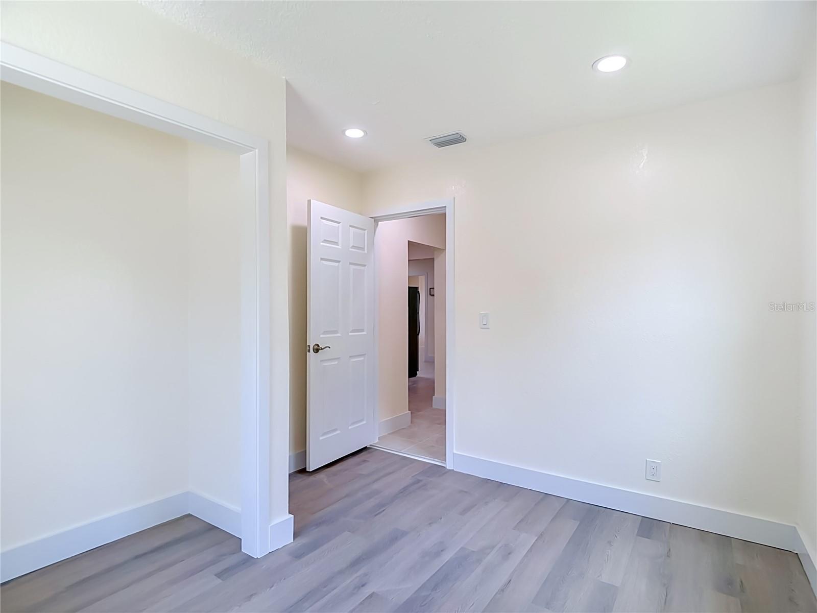 8010 N 13TH ST, TAMPA, FL — photo 26