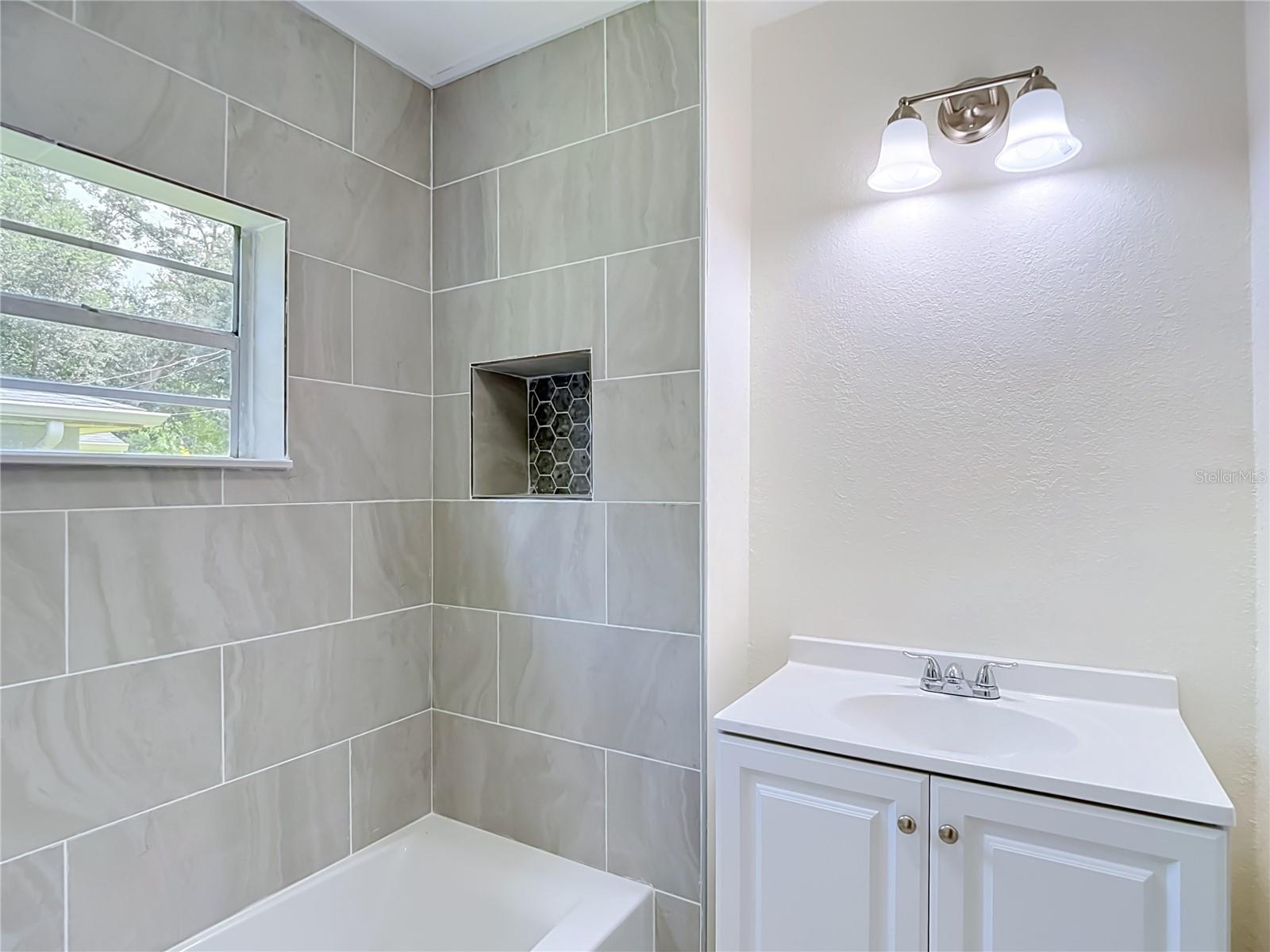 8010 N 13TH ST, TAMPA, FL — photo 27