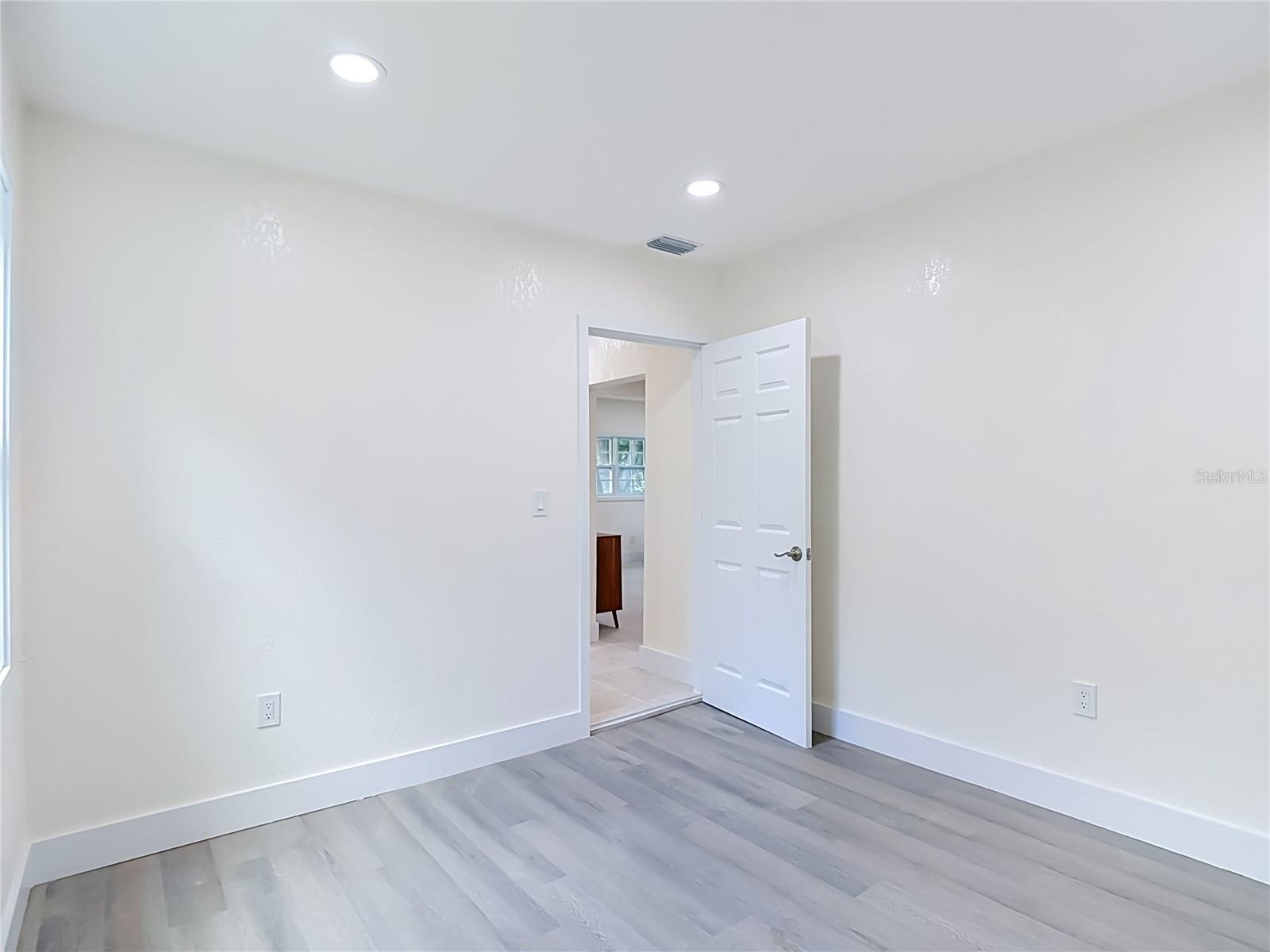 8010 N 13TH ST, TAMPA, FL — photo 31