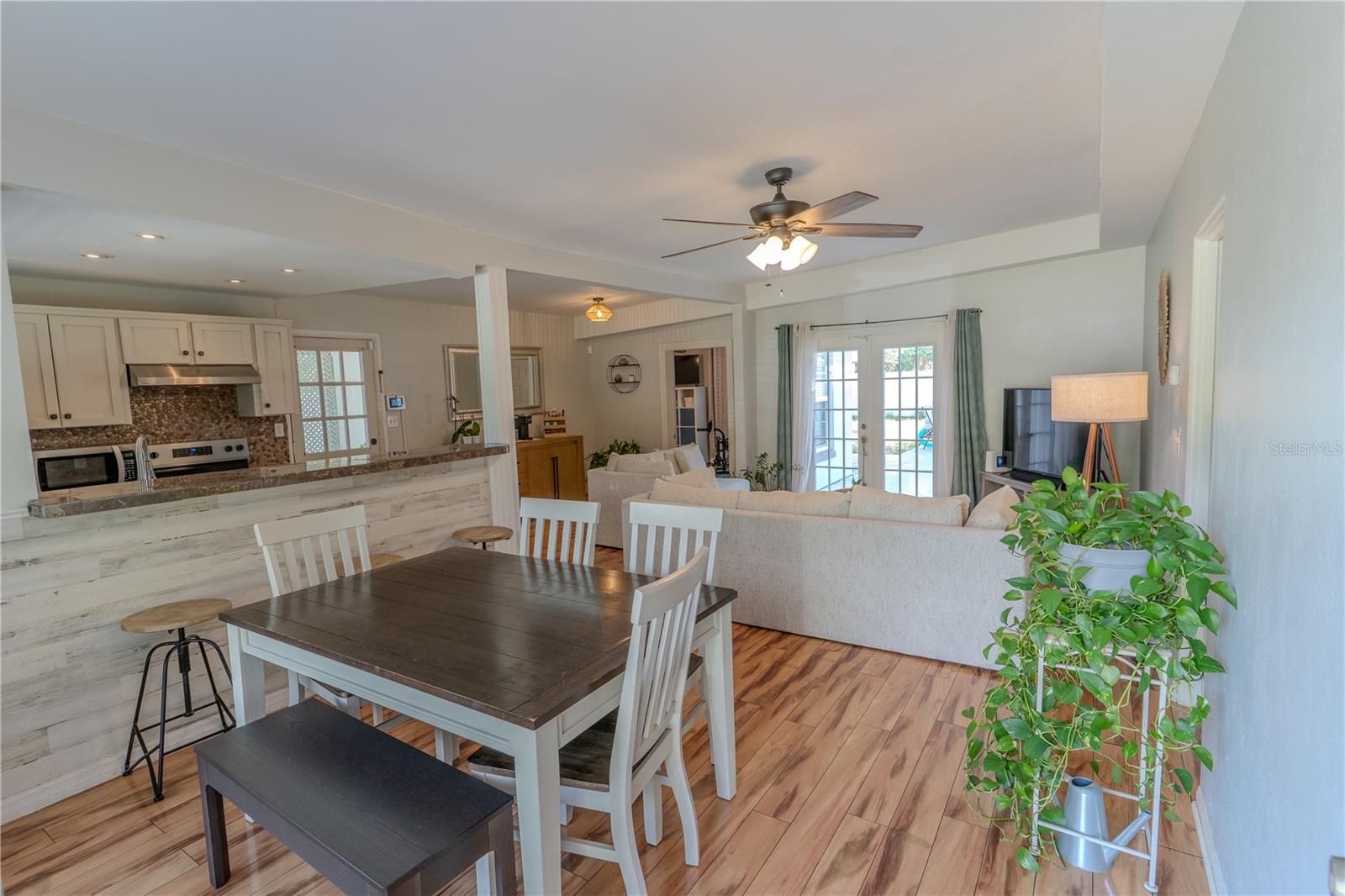 648 N LAKE AVE, APOPKA, FL — photo 4
