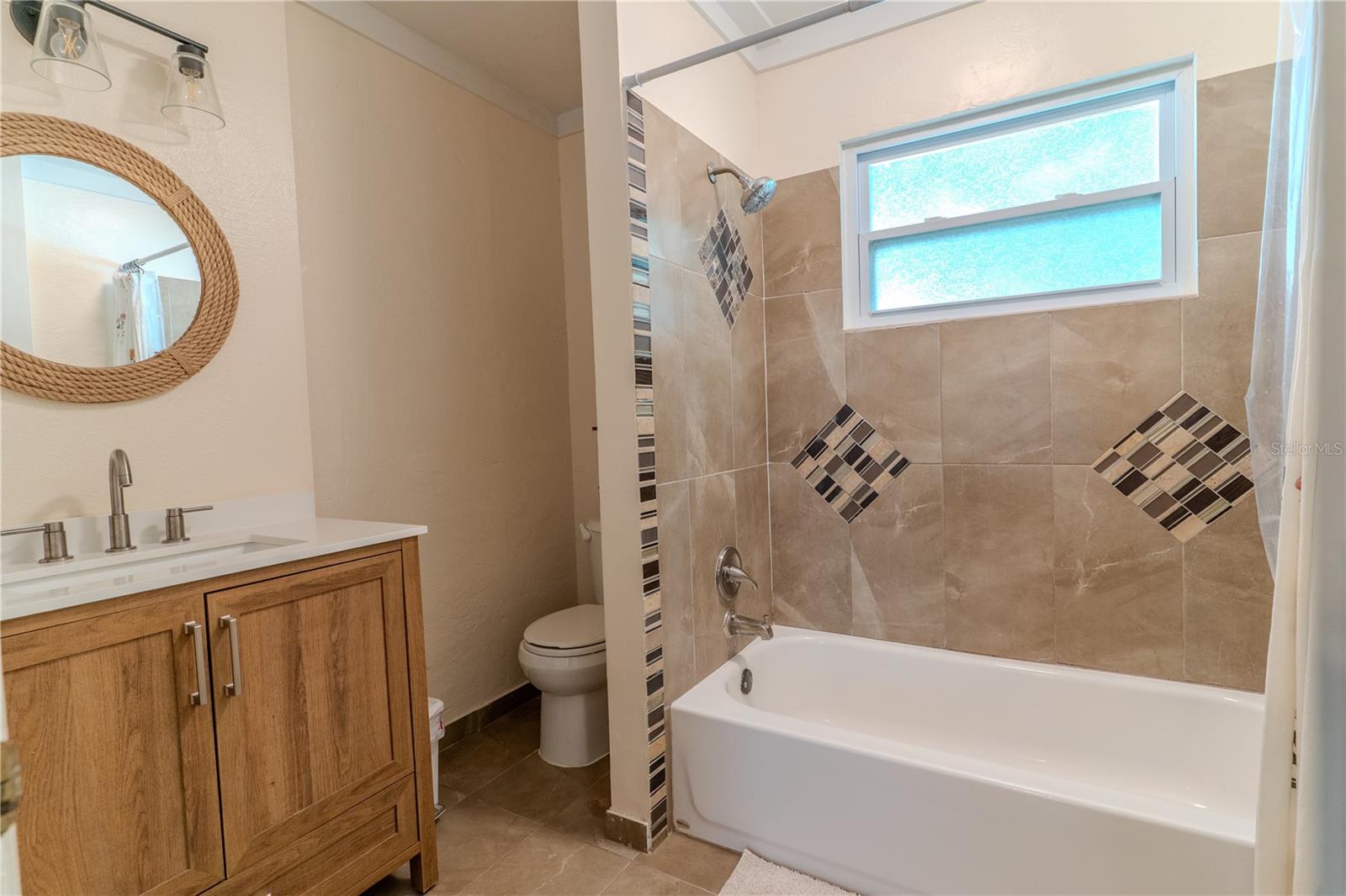 648 N LAKE AVE, APOPKA, FL — photo 9