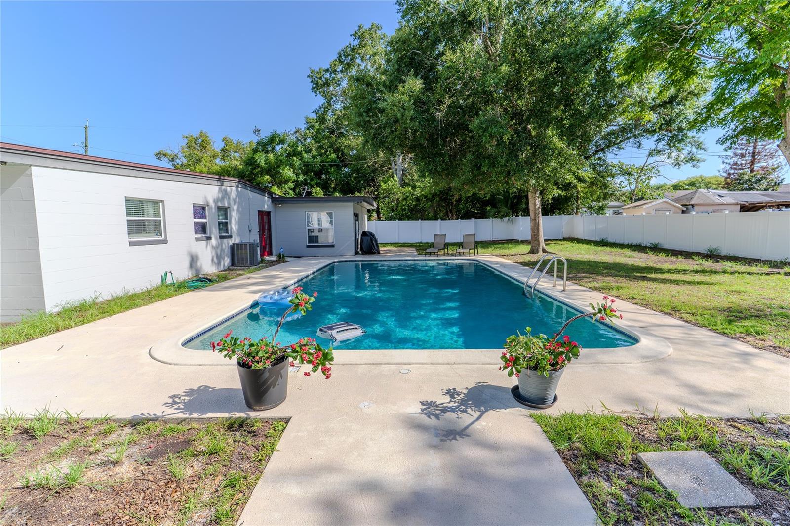 648 N LAKE AVE, APOPKA, FL — photo 17