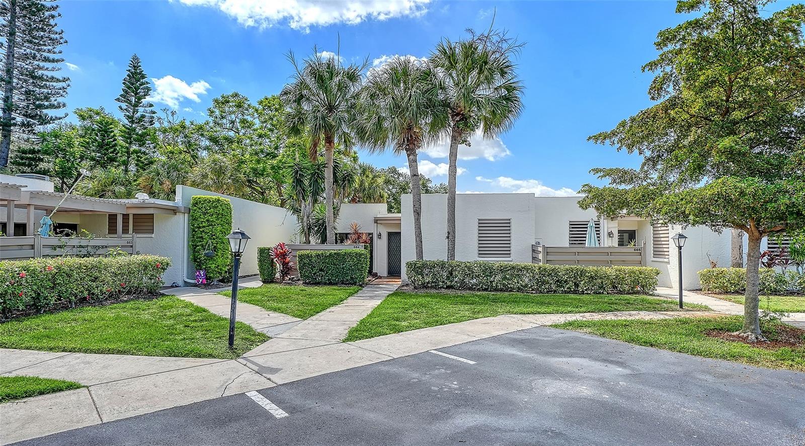 664 WOODLAWN DR, BRADENTON, FL