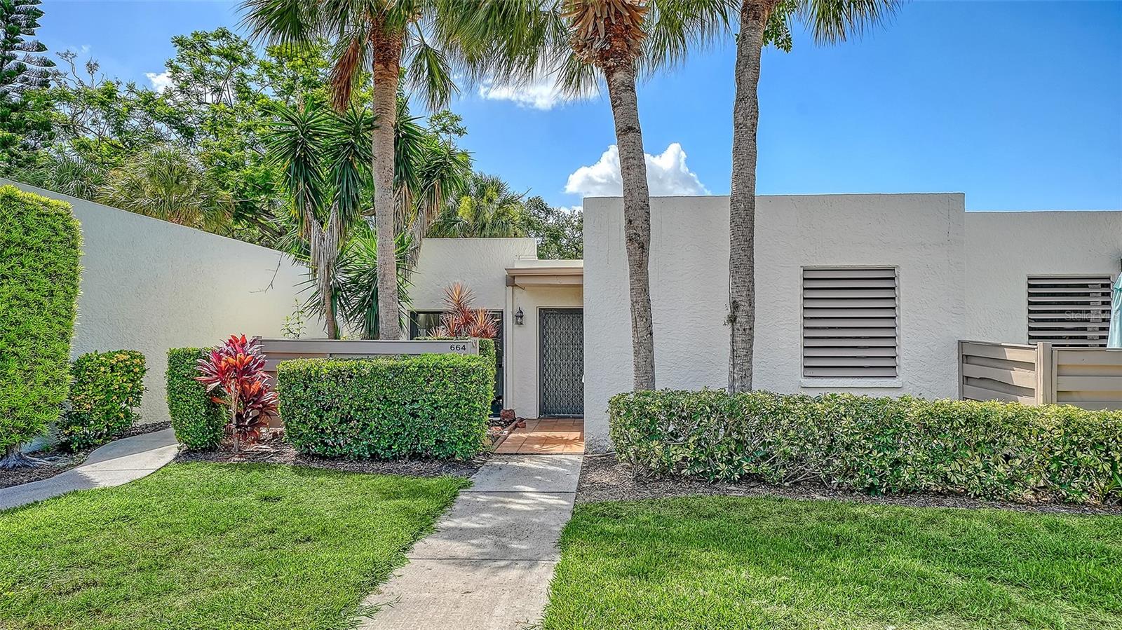 664 WOODLAWN DR, BRADENTON, FL — photo 2