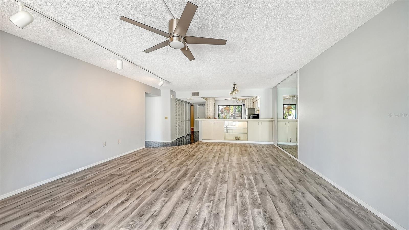 664 WOODLAWN DR, BRADENTON, FL — photo 9