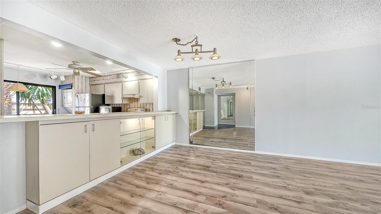 664 WOODLAWN DR, BRADENTON, FL — photo 10
