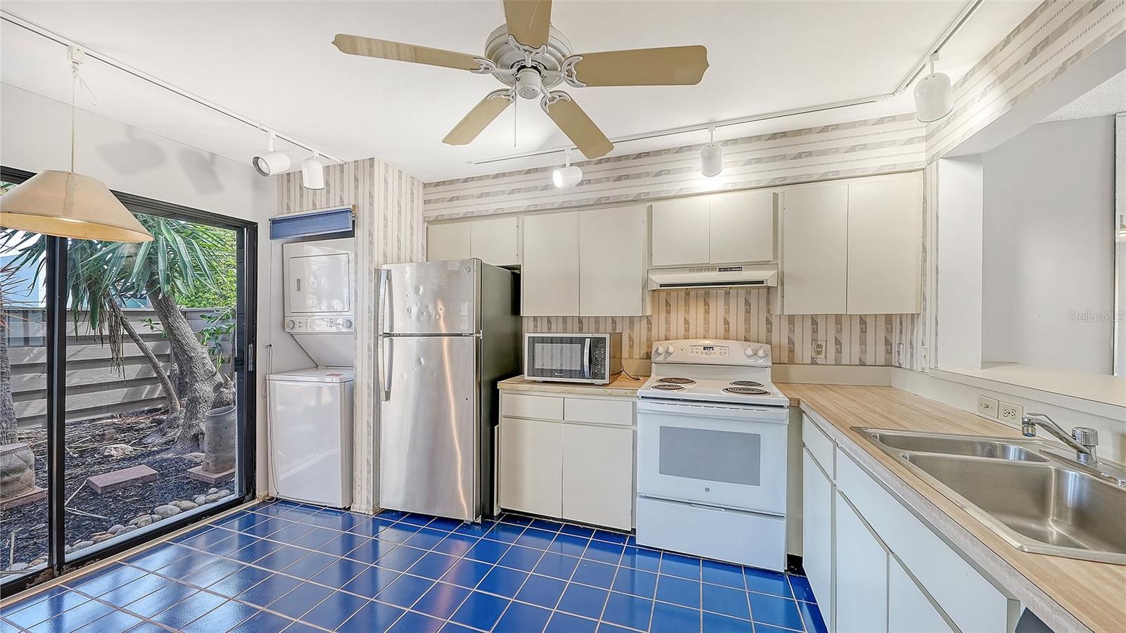 664 WOODLAWN DR, BRADENTON, FL — photo 13