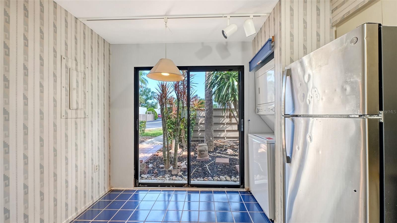 664 WOODLAWN DR, BRADENTON, FL — photo 14