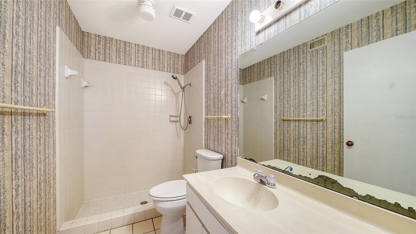 664 WOODLAWN DR, BRADENTON, FL — photo 24