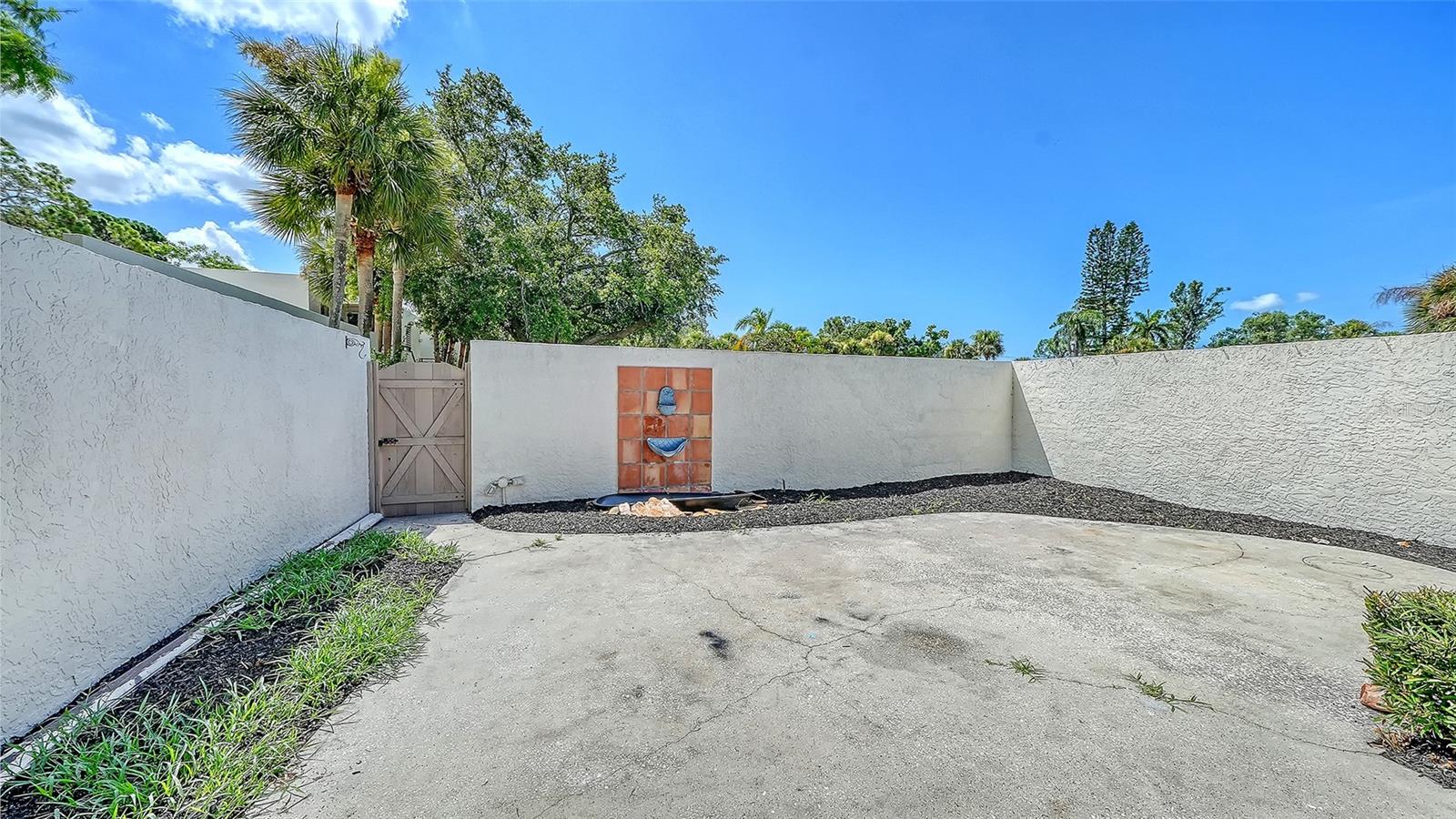 664 WOODLAWN DR, BRADENTON, FL — photo 31