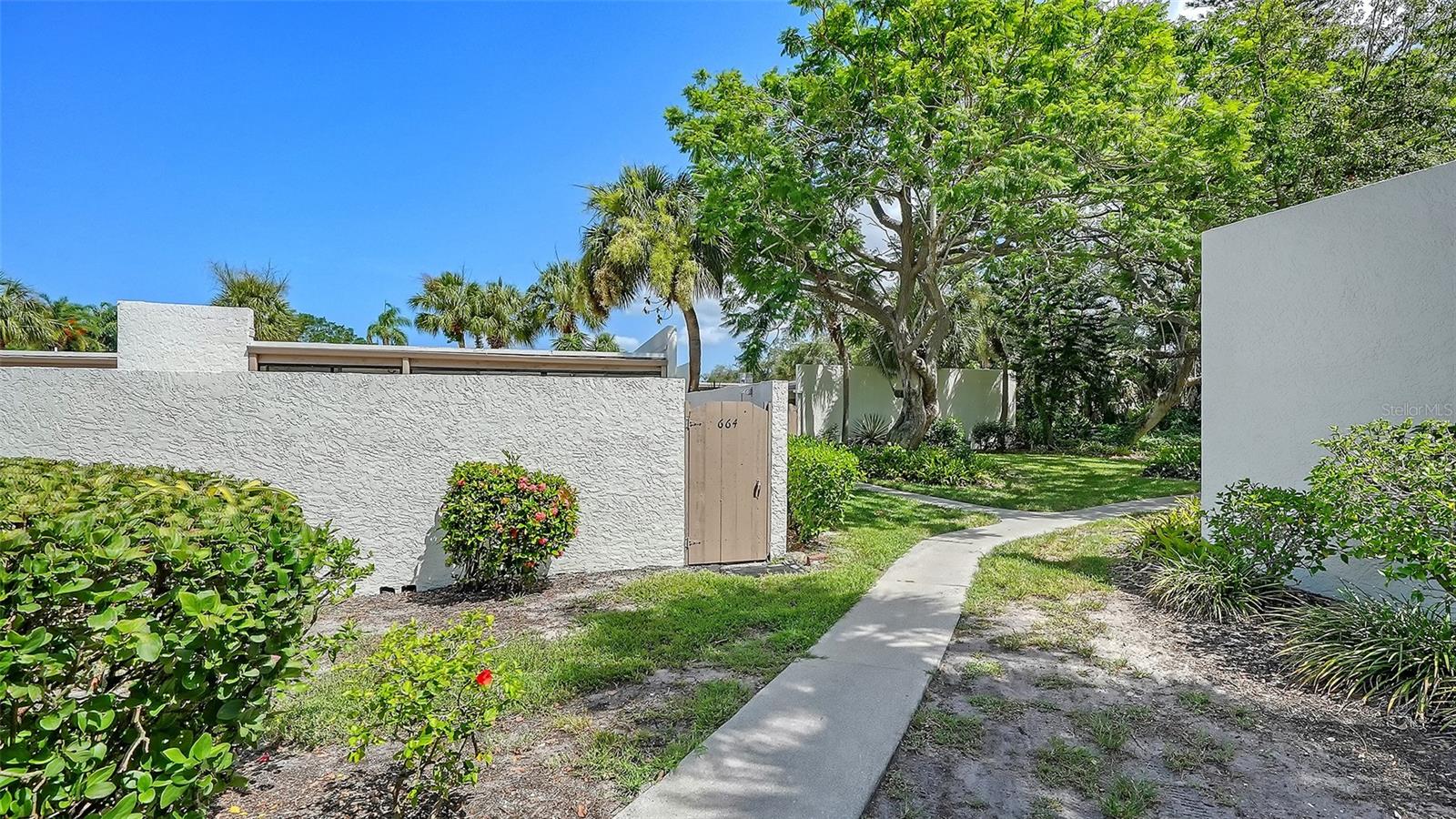 664 WOODLAWN DR, BRADENTON, FL — photo 34