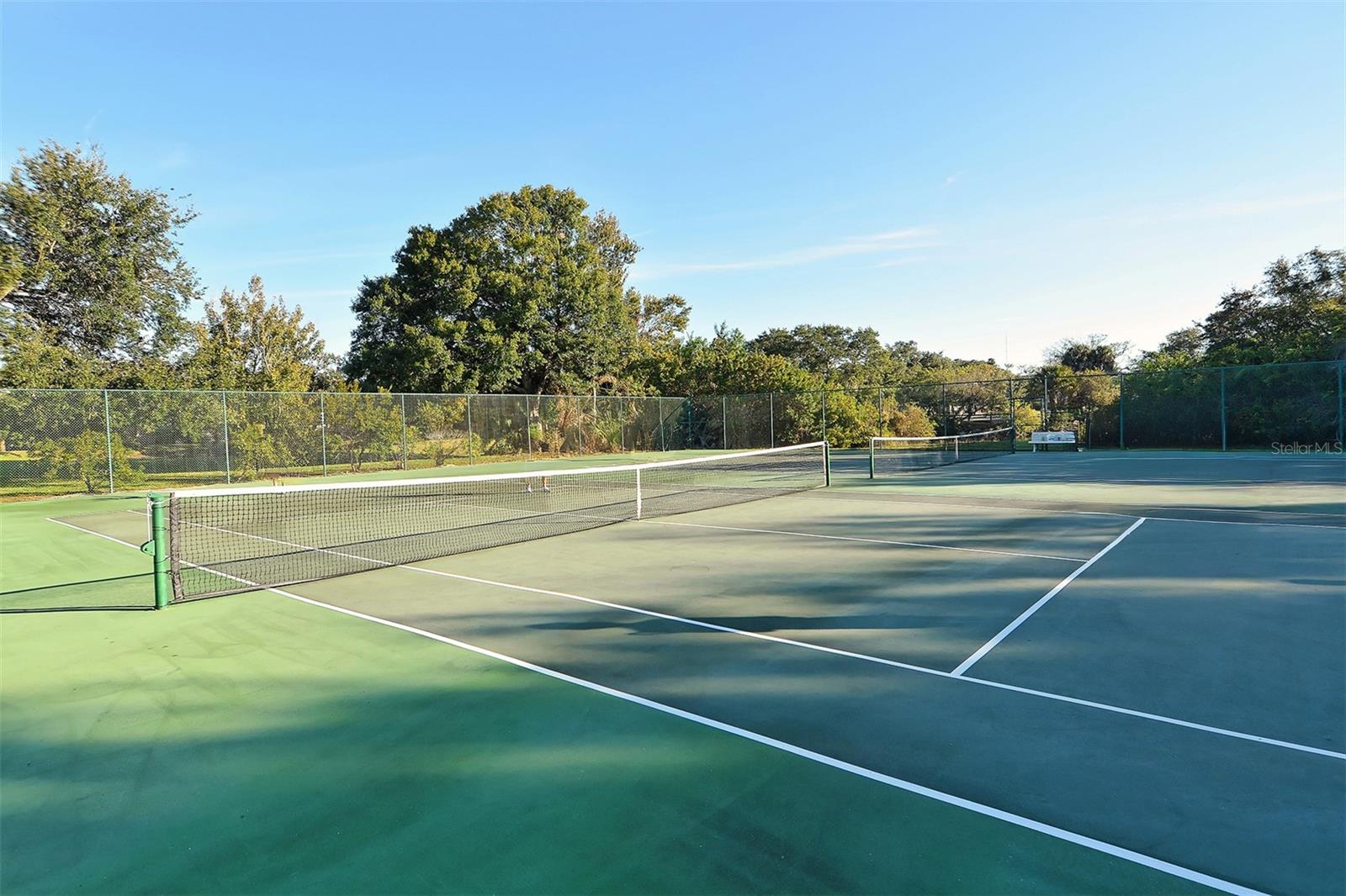 664 WOODLAWN DR, BRADENTON, FL — photo 37