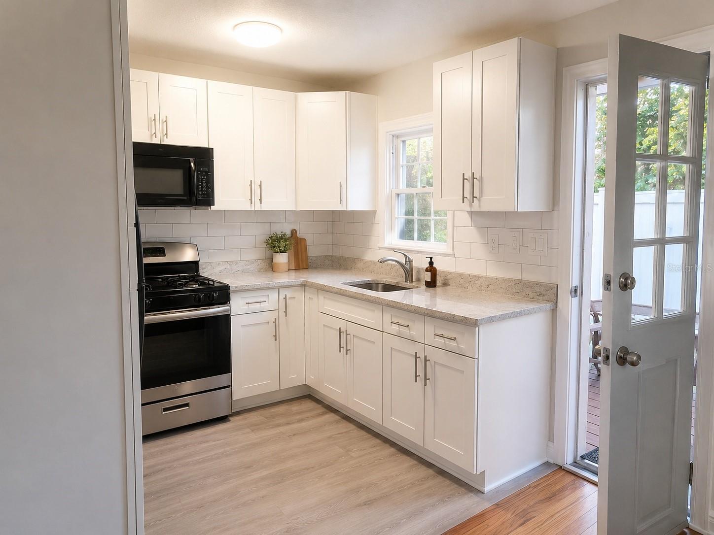 2259 2ND AVE N, ST PETERSBURG, FL — photo 2