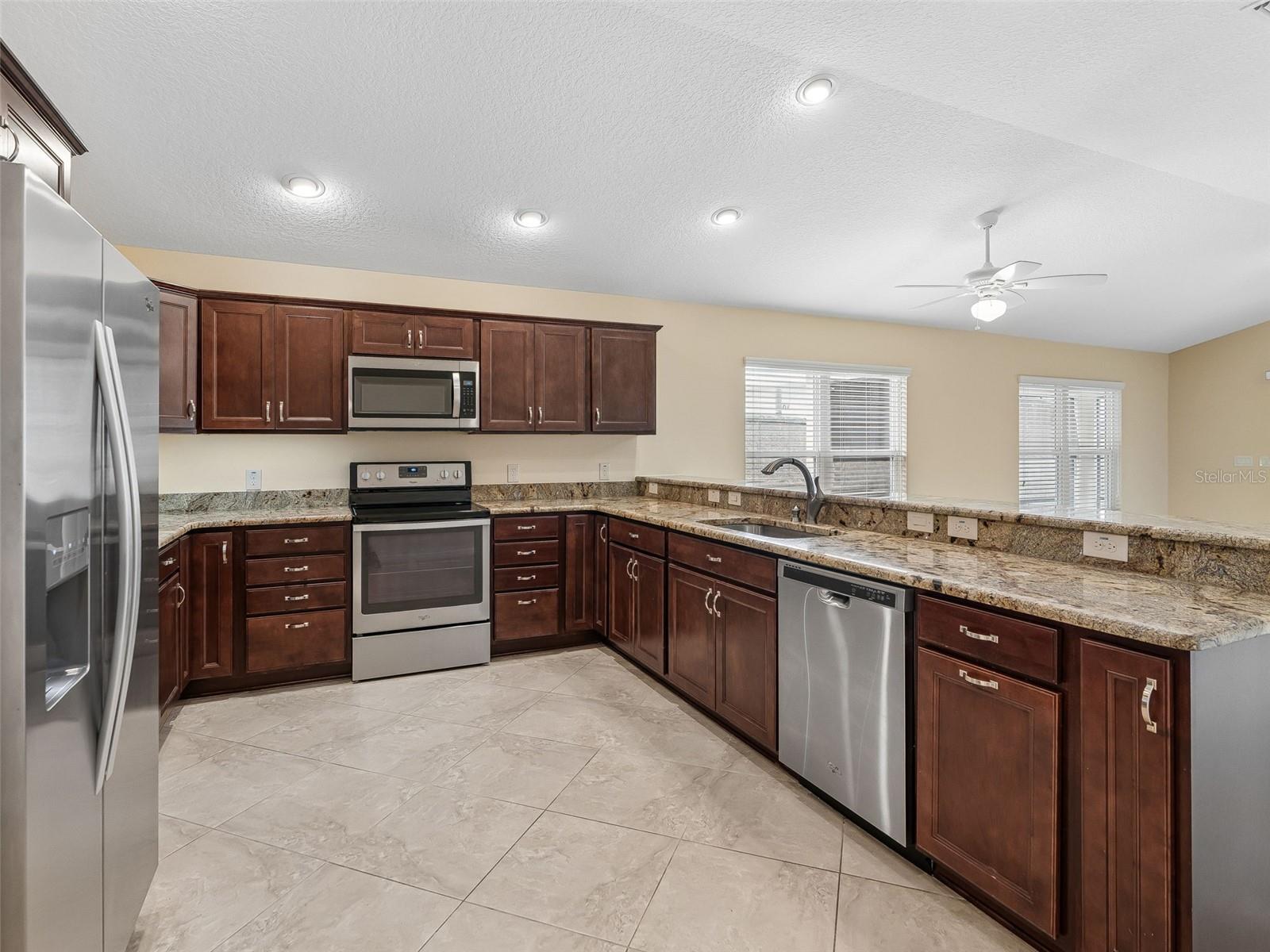 2877 FEUSTEL AVE, THE VILLAGES, FL — photo 10
