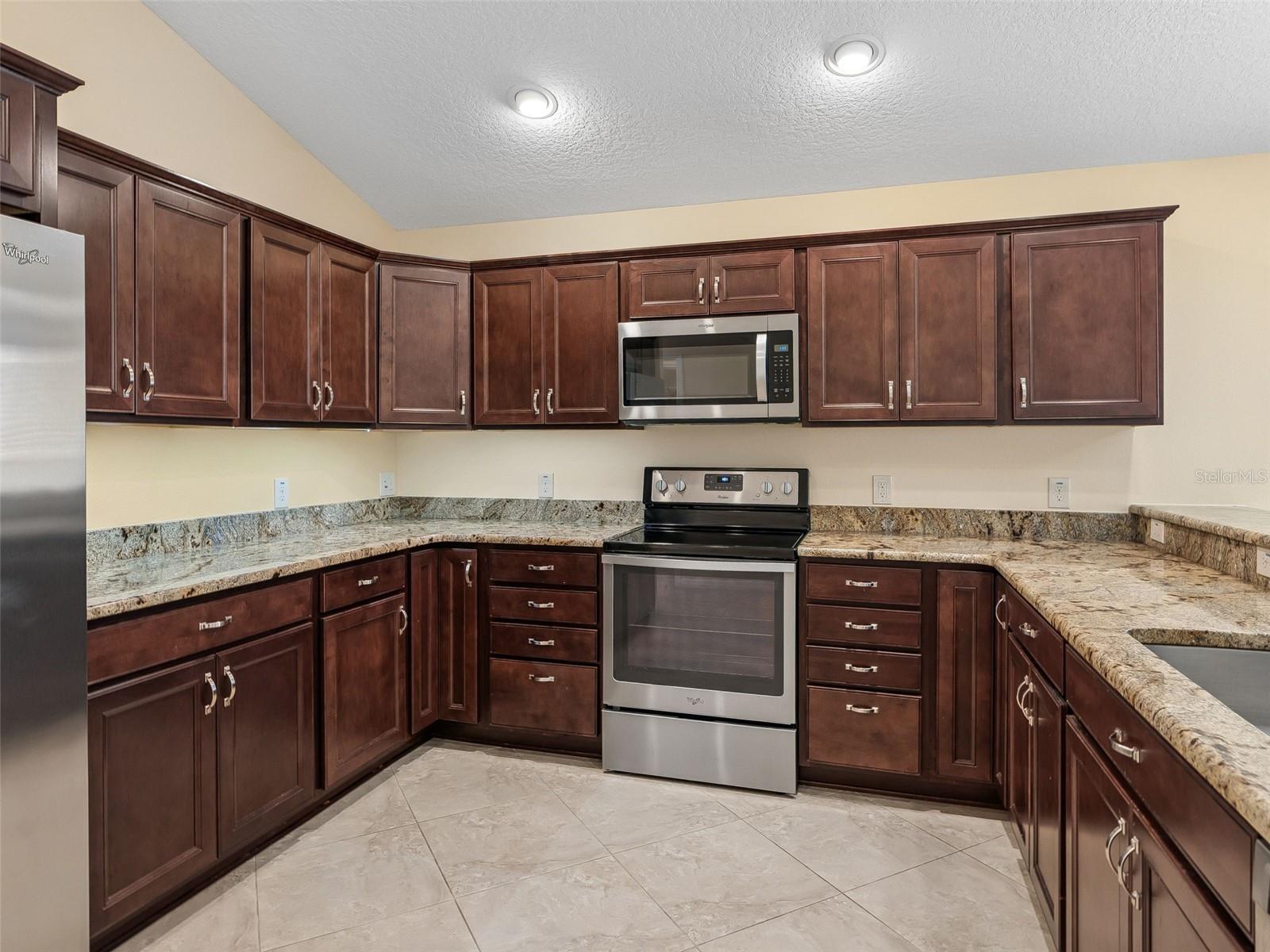 2877 FEUSTEL AVE, THE VILLAGES, FL — photo 11