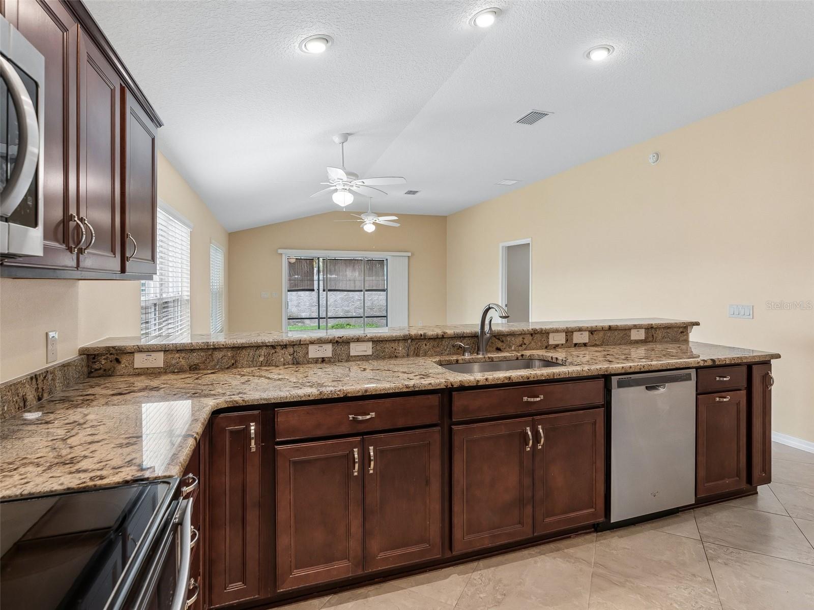 2877 FEUSTEL AVE, THE VILLAGES, FL — photo 12