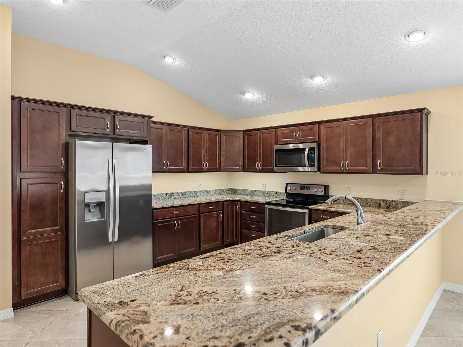 2877 FEUSTEL AVE, THE VILLAGES, FL — photo 14