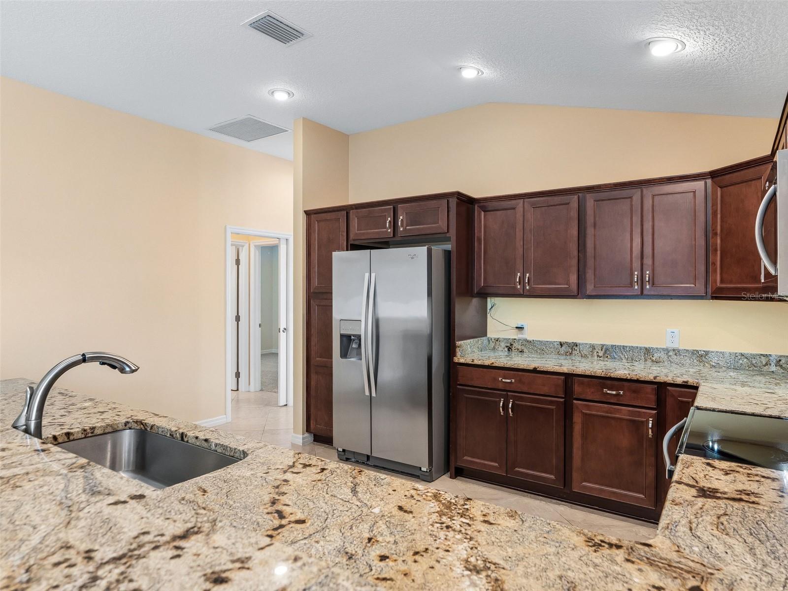 2877 FEUSTEL AVE, THE VILLAGES, FL — photo 15