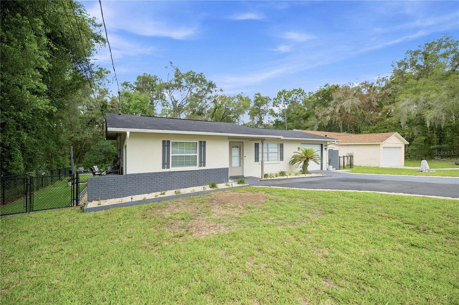 221 E INVERNESS BLVD, INVERNESS, FL — photo 2