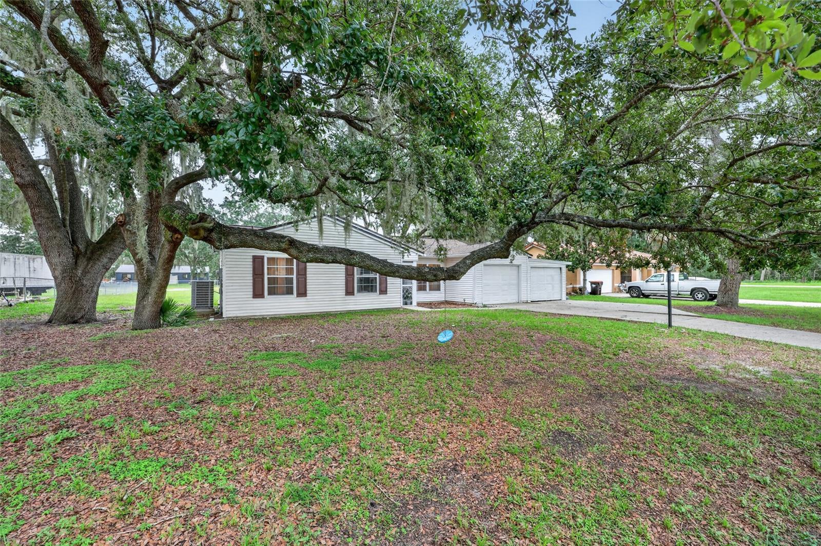 303 OAK TRACK PASS, OCALA, FL — photo 35
