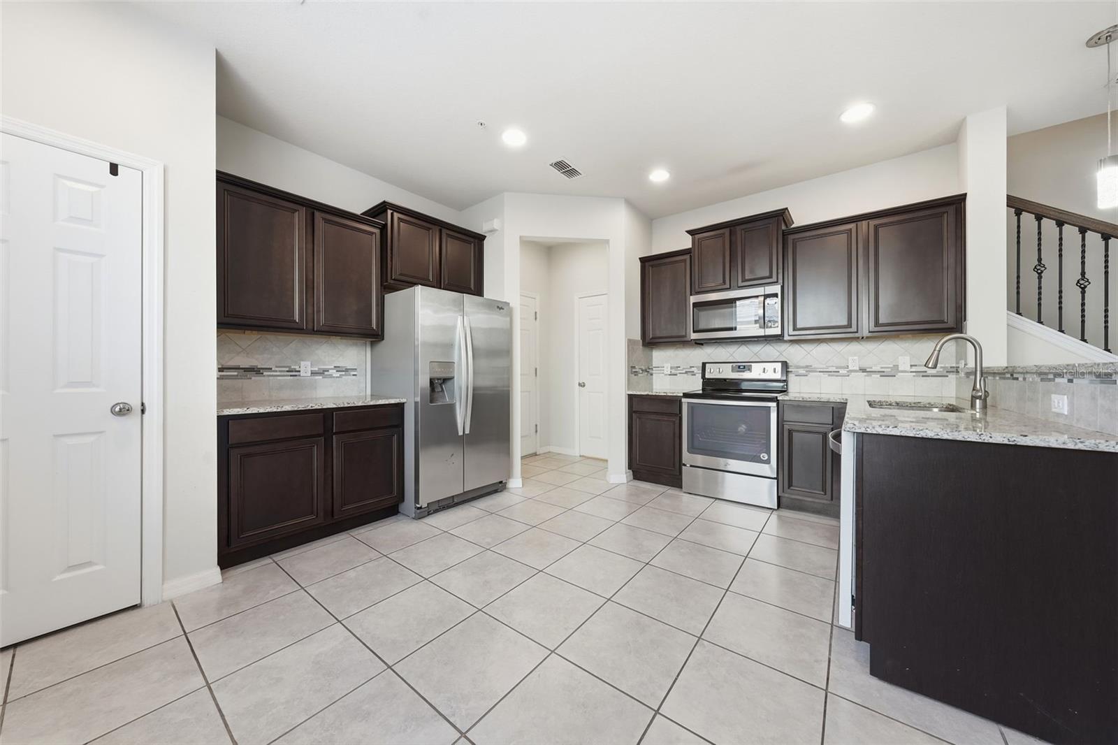 1096 PAVIA DR, APOPKA, FL — photo 4
