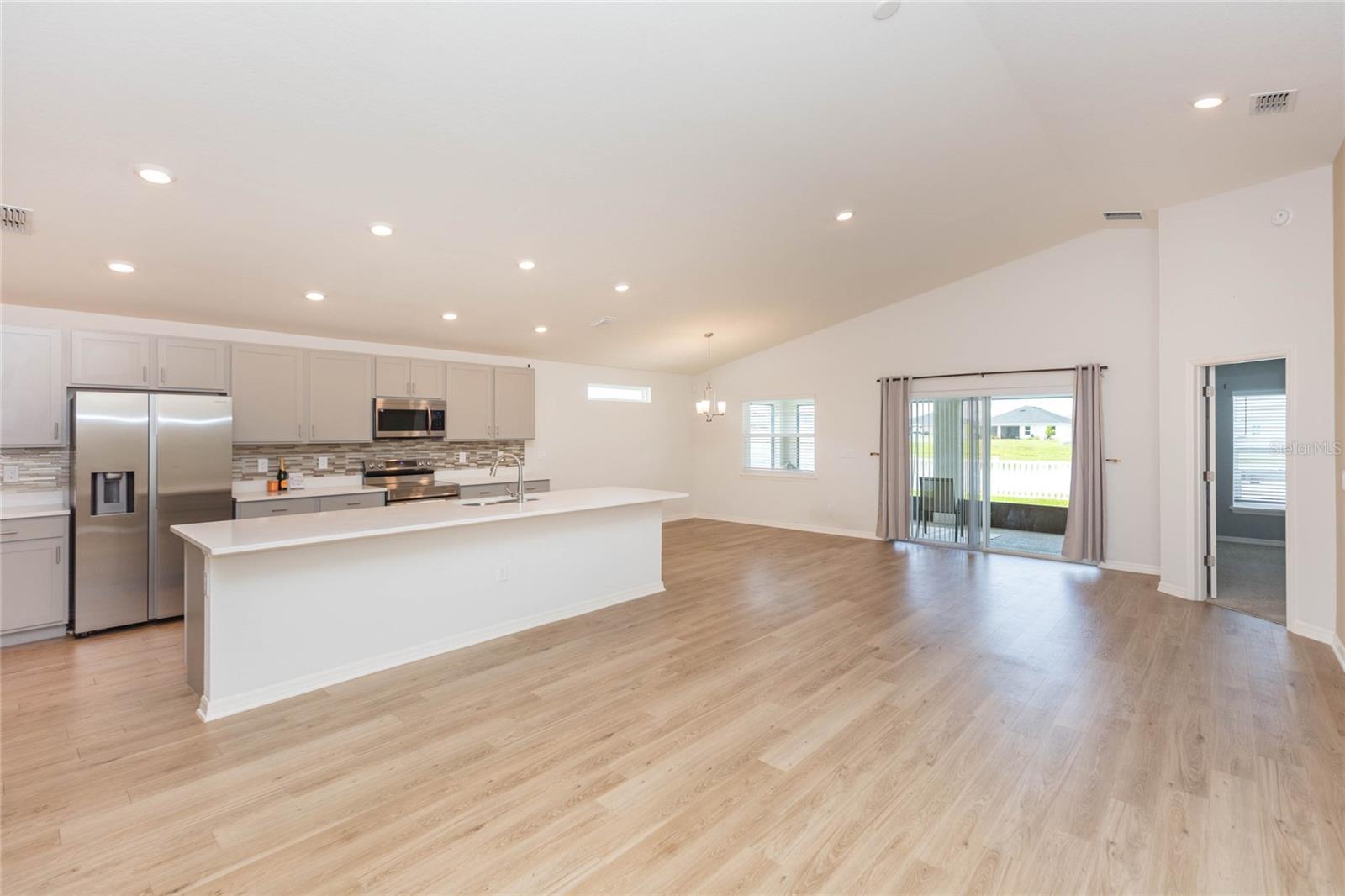 35171 CRESCENT CREEK DR, ZEPHYRHILLS, FL — photo 3