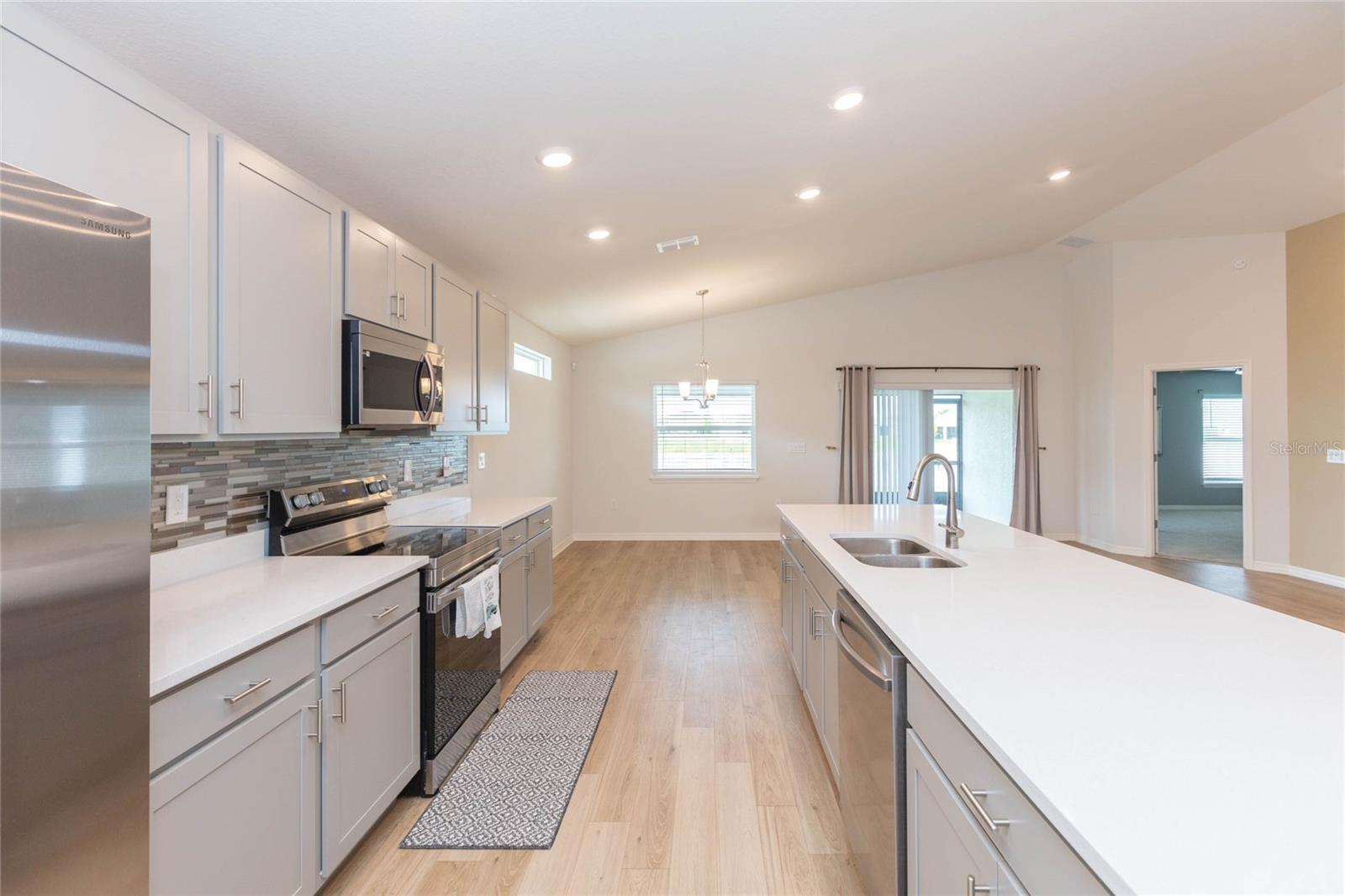 35171 CRESCENT CREEK DR, ZEPHYRHILLS, FL — photo 14