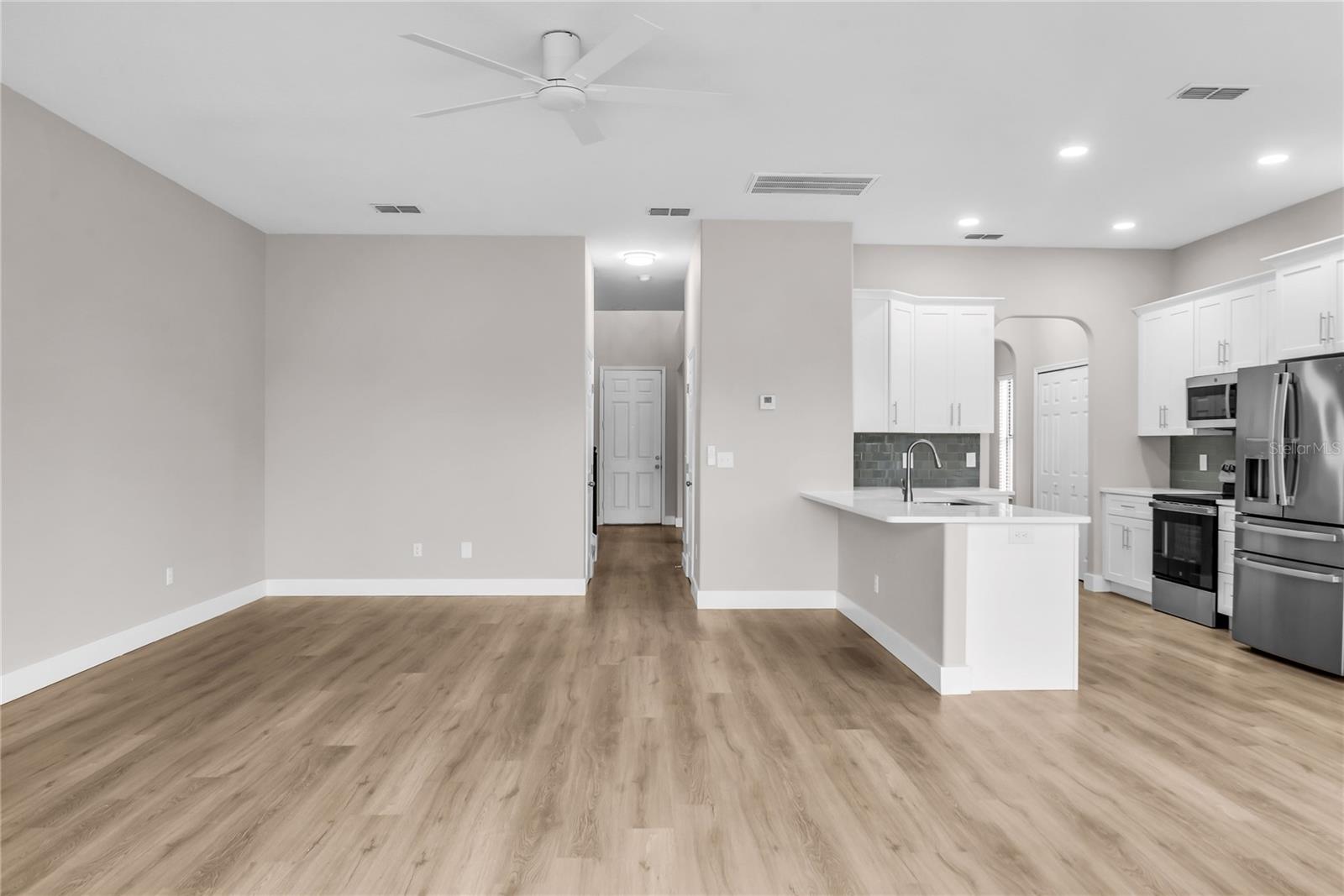 563 LAKE DAVENPORT CIR, DAVENPORT, FL — photo 8