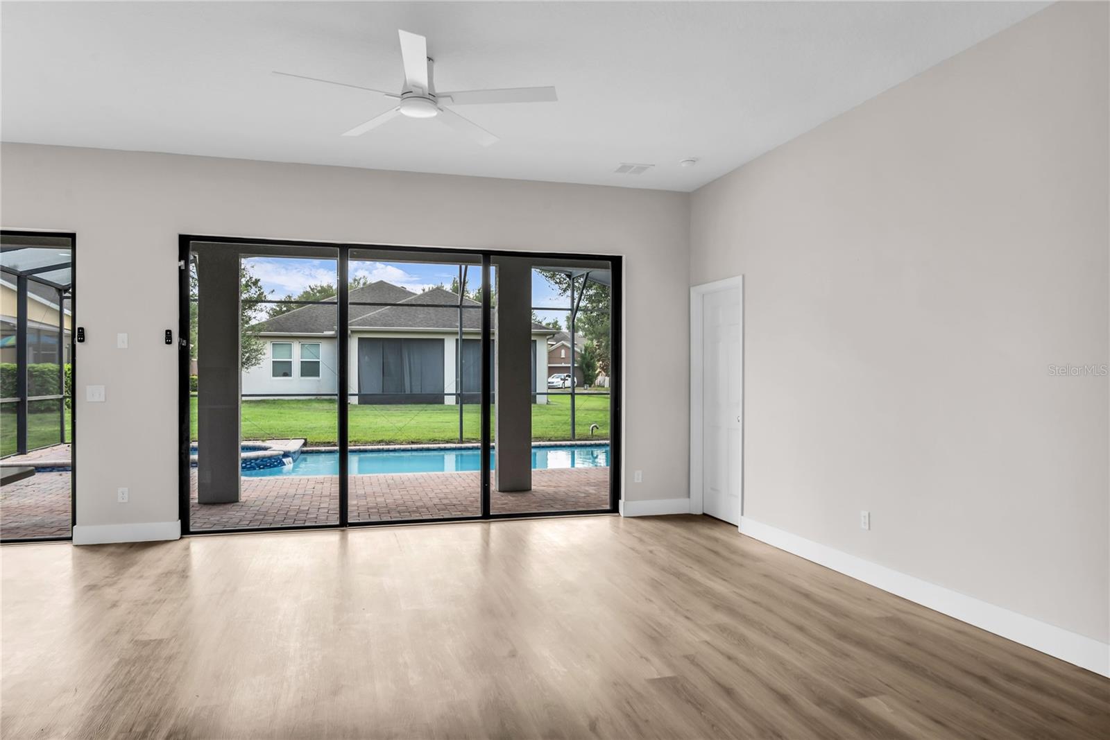 563 LAKE DAVENPORT CIR, DAVENPORT, FL — photo 11