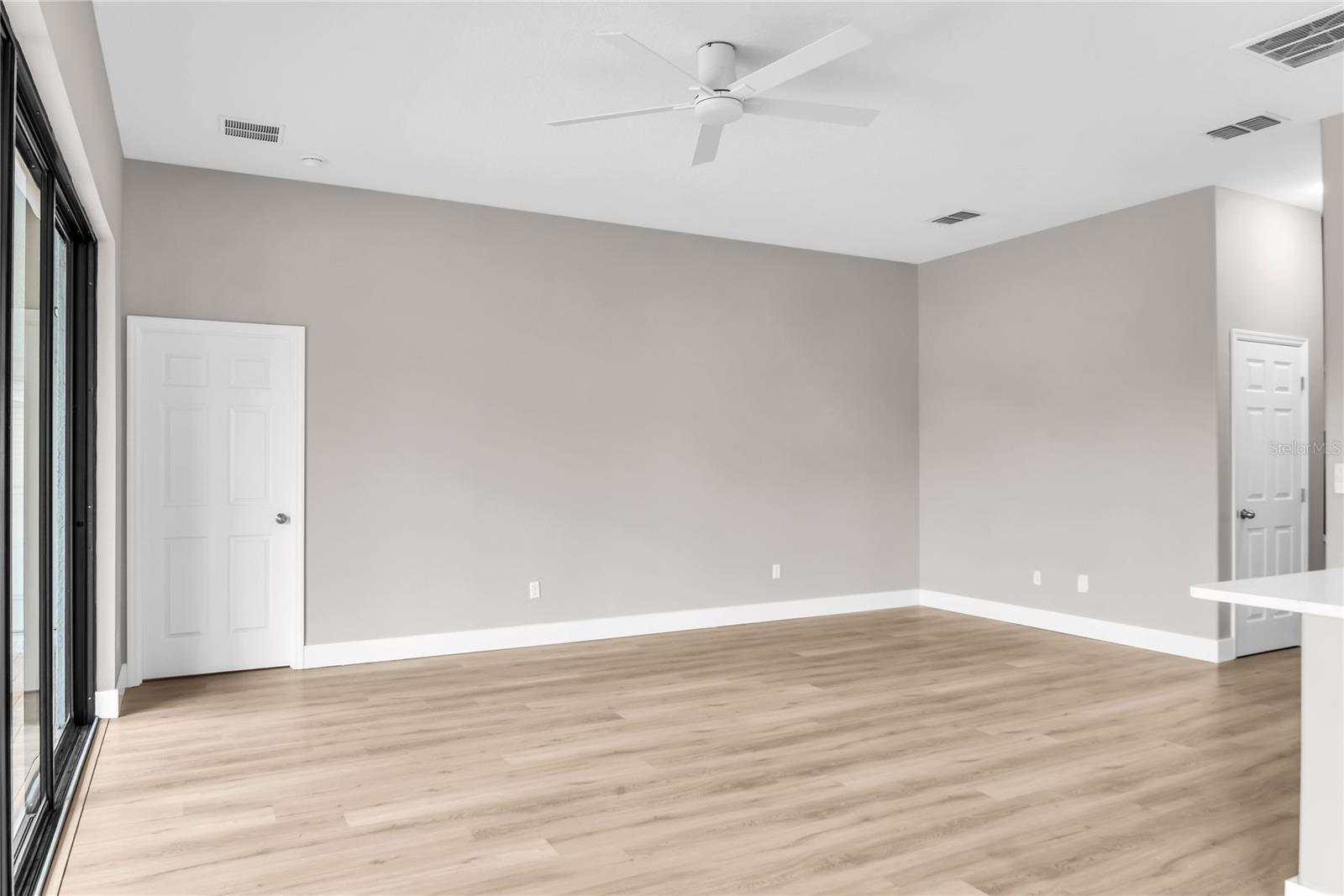 563 LAKE DAVENPORT CIR, DAVENPORT, FL — photo 12