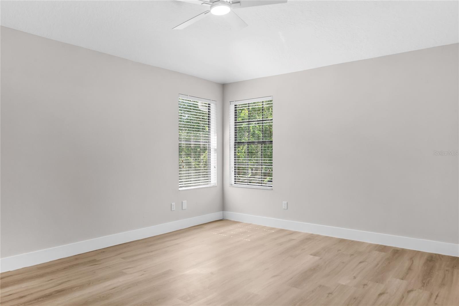 563 LAKE DAVENPORT CIR, DAVENPORT, FL — photo 28