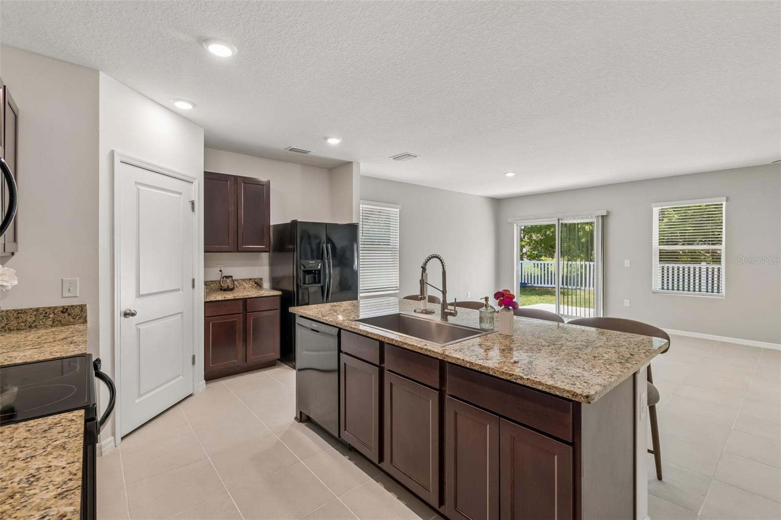 11910 LITTLE VIOLET CIR, RIVERVIEW, FL — photo 7
