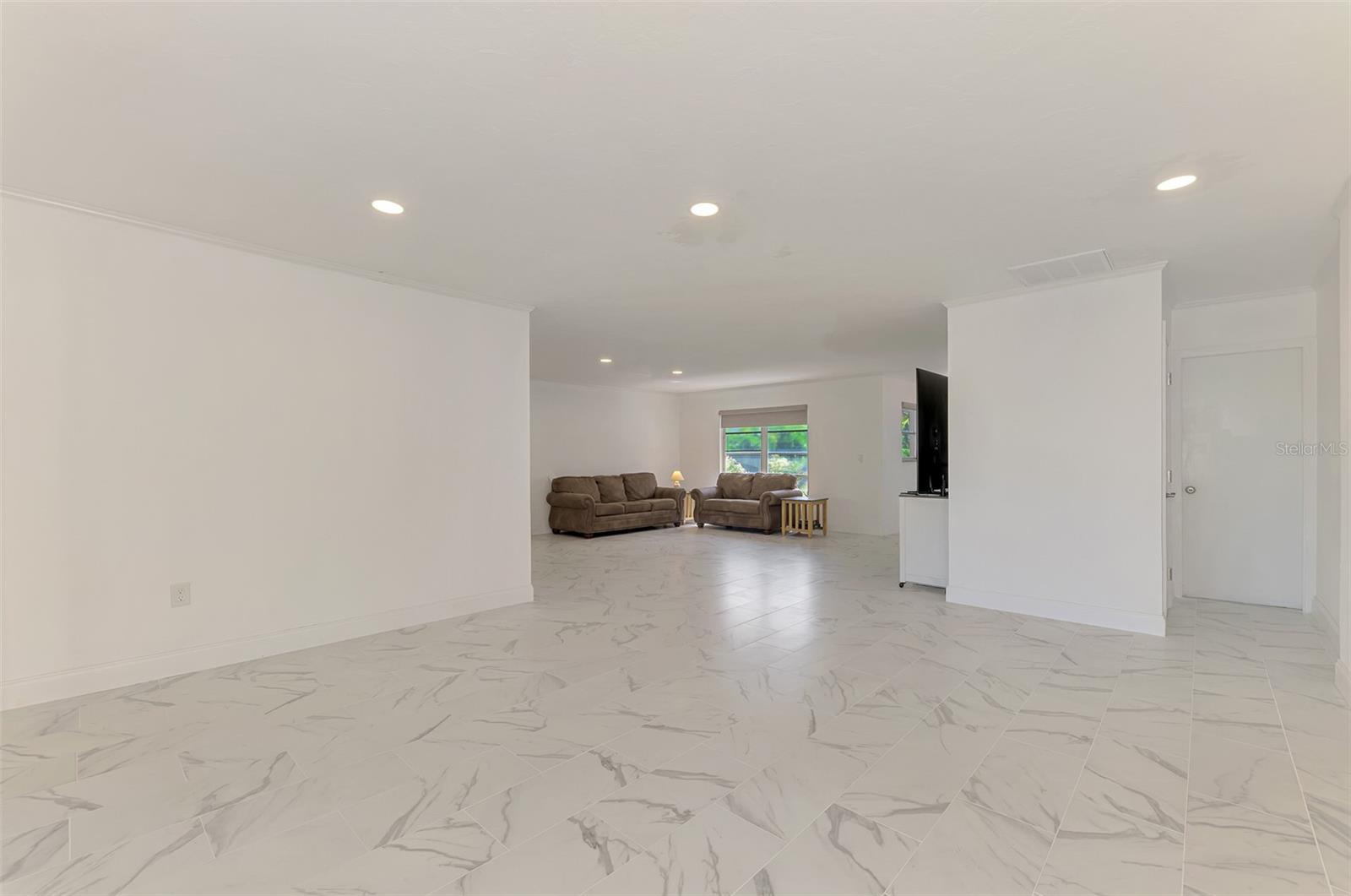140 S OXFORD DR, ENGLEWOOD, FL — photo 12