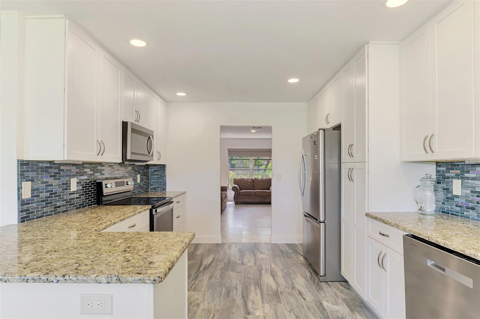 140 S OXFORD DR, ENGLEWOOD, FL — photo 21
