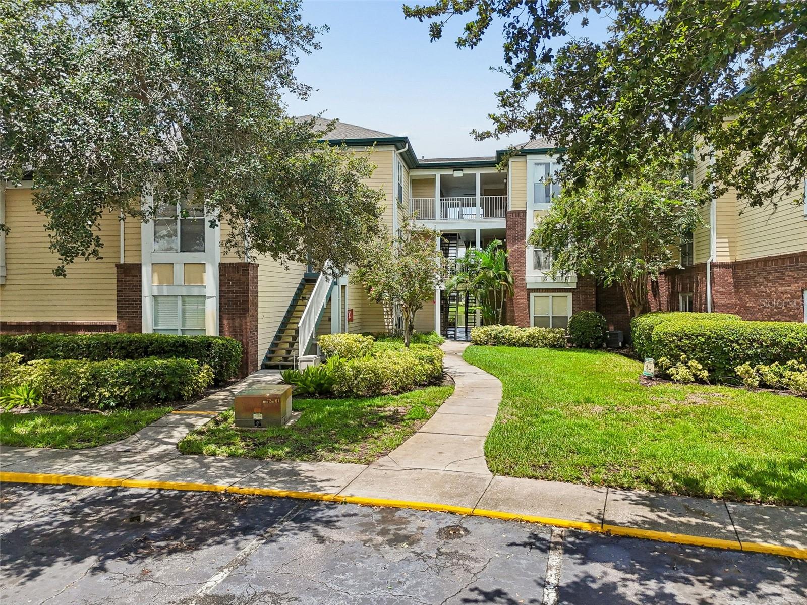 4115 CHATHAM OAK CT #201, TAMPA, FL