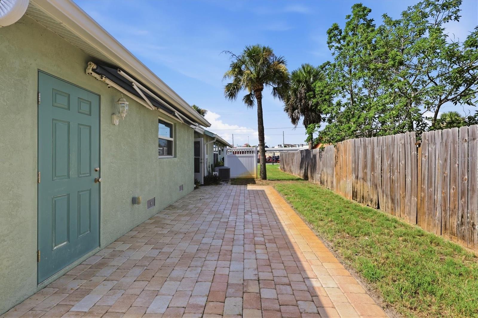 898 S BROADWAY, ENGLEWOOD, FL — photo 34