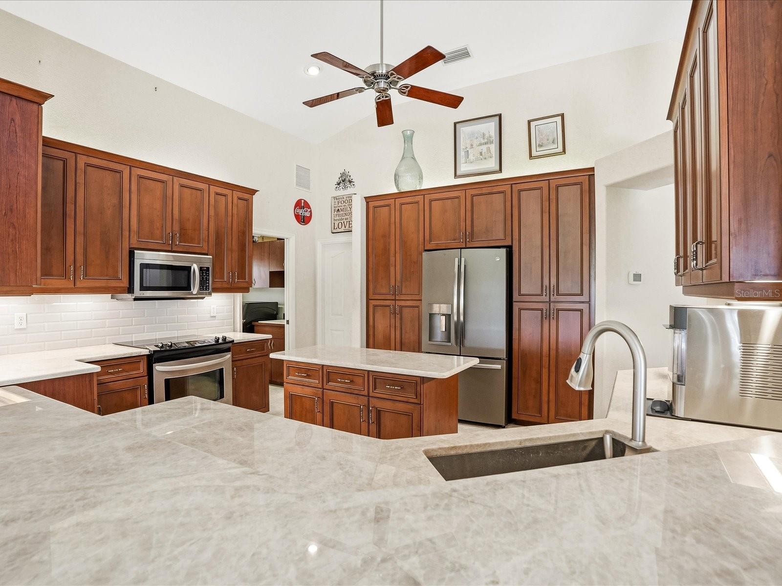 61 PINE VALLEY CT, ROTONDA WEST, FL — photo 3