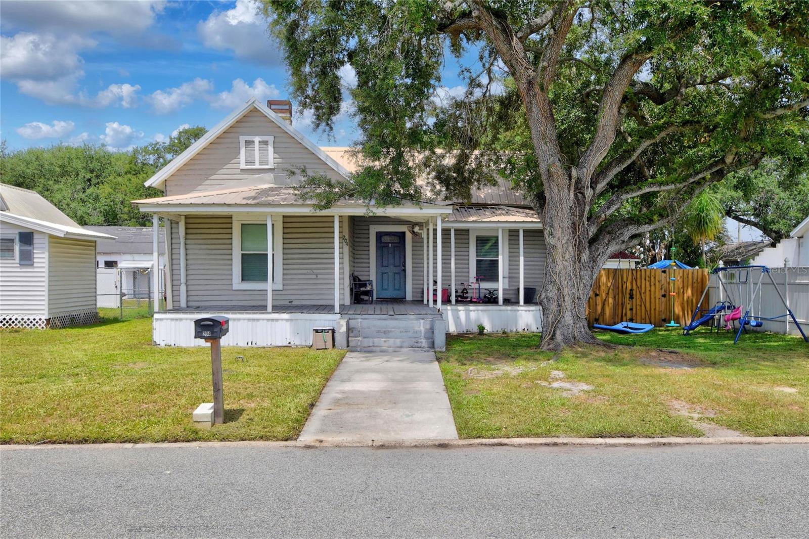 204 NE 1ST AVE, MULBERRY, FL