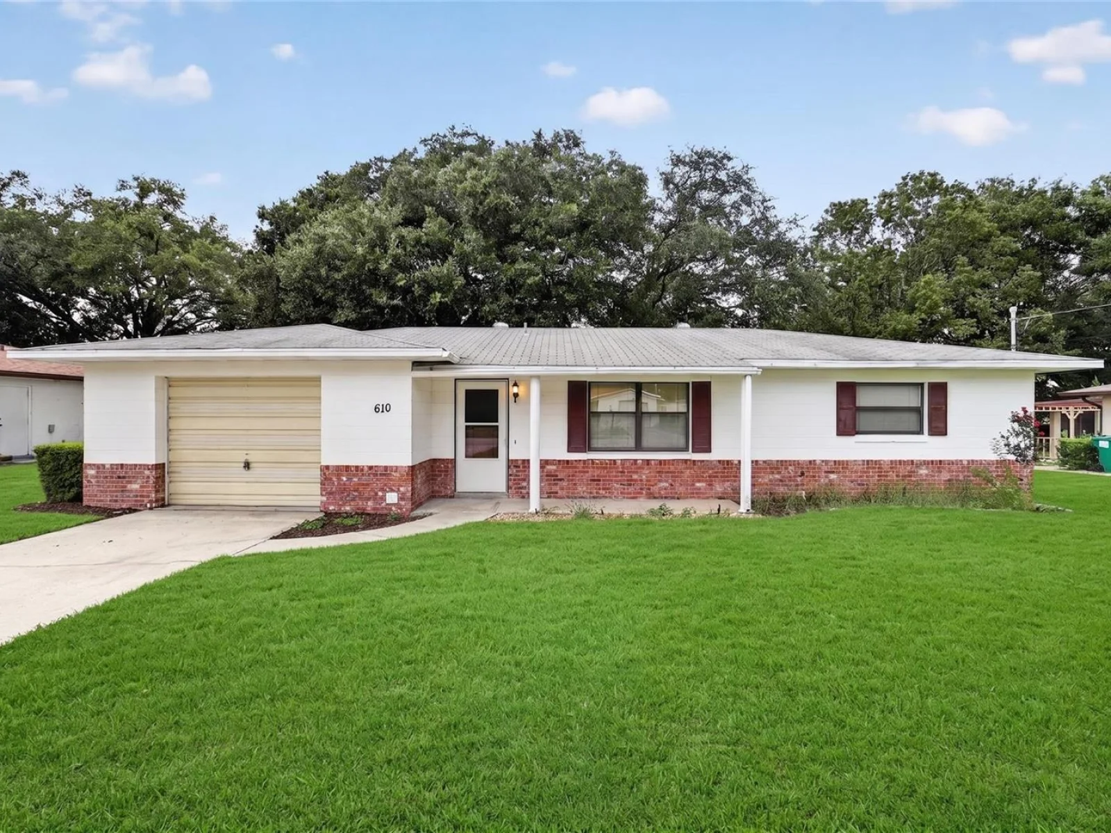 610 FOURTH AVE, LADY LAKE, FL — photo 1